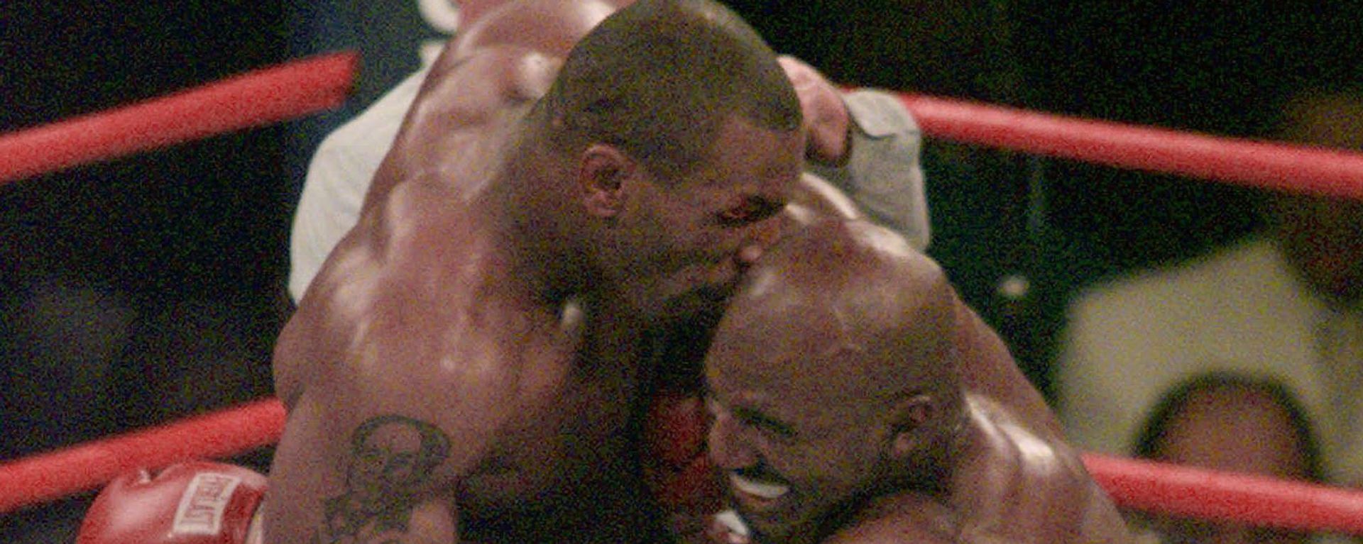 FILE -- Mike Tyson bites into the ear of Evander Holyfield in the third round of their WBA Heavyweight match Saturday, June 28, 1997, at the MGM Grand in Las Vegas FILE -- Mike Tyson bites into the ear of Evander Holyfield in the third round of their WBA Heavyweight match Saturday, June 28, 1997, at the MGM Grand in Las Vegas - Sputnik International, 1920, 17.11.2020