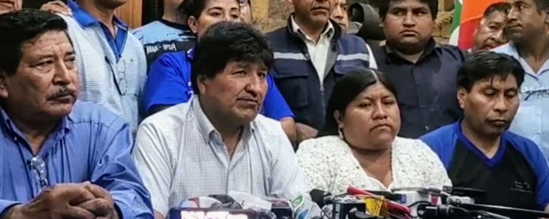 Former Bolivian president Evo Morales with leaders of his MAS-IPSP party and social movements on Tuesday November 17 2020 Former Bolivian president Evo Morales with leaders of his MAS-IPSP party and social movements on Tuesday November 17 2020 - Sputnik International, 1920, 18.11.2020