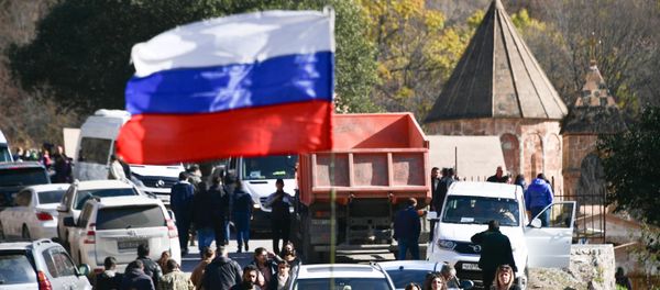 Russian flag waves near the Dadivank Armenian monastery, in the self-proclaimed Nagorno-Karabakh Republic - Sputnik International