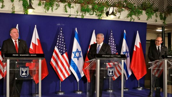 US Secretary of State Mike Pompeo, Israeli Prime Minister Benjamin Netanyahu and Bahrain's Foreign Minister Abdullatif Al Zayani deliver joint statements during their meeting in Jerusalem November 18, 2020 - Sputnik International