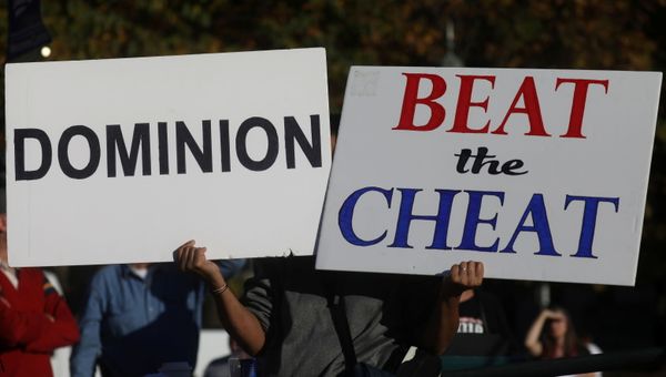 People rally in support of U.S. President Donald Trump outside of the State Capitol building hours after news media declared Joe Biden to be the winner of the 2020 U.S. presidential election, in Harrisburg, Pennsylvania, U.S., November 7, 2020. Picture taken November 7, 2020.  - Sputnik International