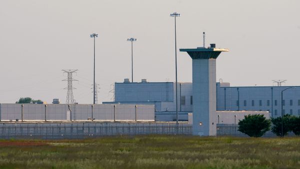 The sun sets on the Federal Corrections Complex in Terre Haute, Indiana, US, 22 May 2019, where death row inmate Orlando Hall is being held - Sputnik International