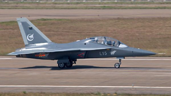 Hongdu L-15 Falcon - Sputnik International