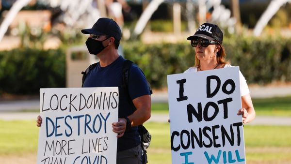 Business owners hold signs as they protest to remain open despite state-mandated restrictions after high case rates placed San Diego county in the most restrictive purple tier during the outbreak of the coronavirus disease (COVID-19) in San Diego, California, U.S., November 16, 2020.  - Sputnik International