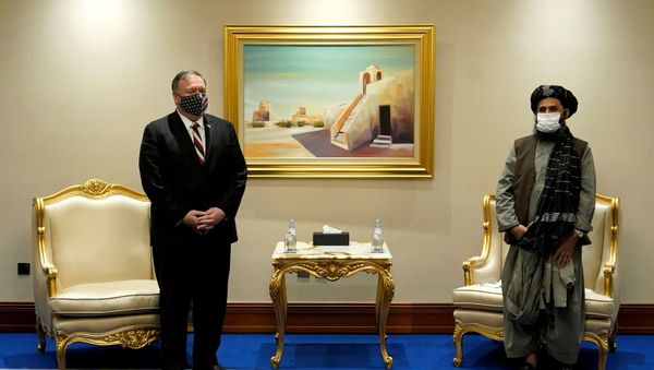 U.S. Secretary of State, Mike Pompeo, meets with Taliban chief negotiator, Mullah Abdul Ghani Baradar, amid talks between the Taliban and the Afghan government, in Doha, Qatar November 21, 2020. - Sputnik International