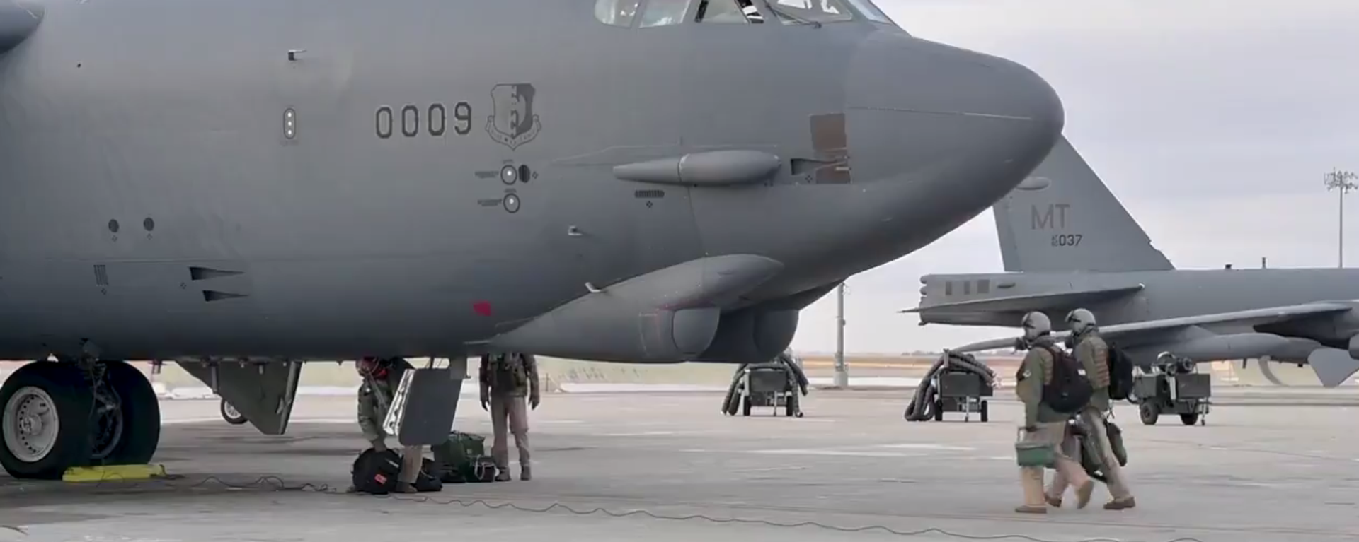 A screenshot of a video showing B-52 bomber being prepared for the flight at the military base in North Dakota, US  - Sputnik International, 1920, 24.03.2026