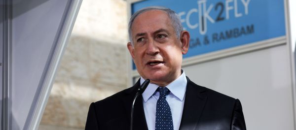 Israeli Prime Minister Benjamin Netanyahu visits the new COVID-19 checking system at Ben-Gurion International Airport, near Tel Aviv, Israel  November 9, 2020. - Sputnik International