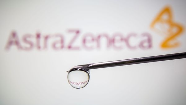 AstraZeneca's logo is reflected in a drop on a syringe needle in this illustration taken November 9, 2020. - Sputnik International