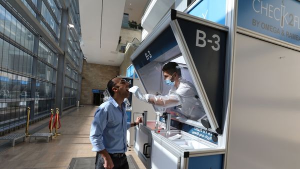 People demonstrate operating of the coronavirus disease (COVID-19) checking system, at Ben Gurion International airport in Lod, Israel November 9, 2020. People demonstrate operating of the coronavirus disease (COVID-19) checking system, at Ben Gurion International airport in Lod, Israel November 9, 2020. - Sputnik International