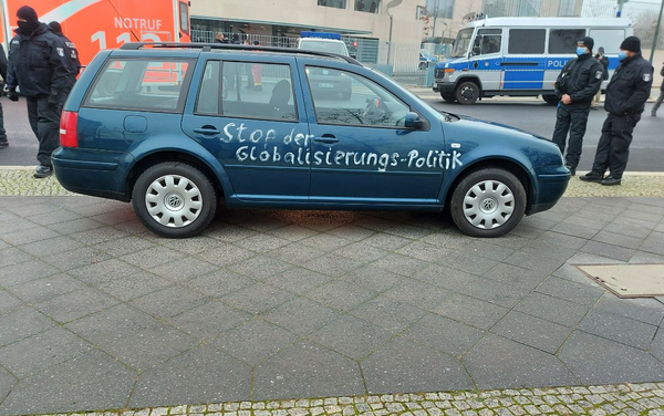 A car crash into the gate of the office of German Chancellor Angela Merkel in Berlin, Germany, November 25, 2020 A car crash into the gate of the office of German Chancellor Angela Merkel in Berlin, Germany, November 25, 2020 - Sputnik International