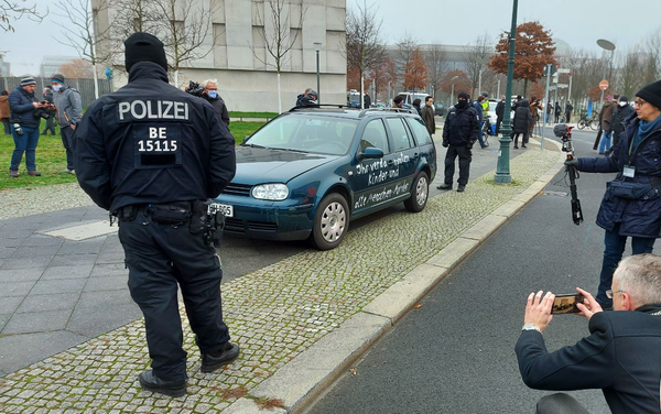 A car crash into the gate of the office of German Chancellor Angela Merkel in Berlin, Germany, November 25, 2020 A car crash into the gate of the office of German Chancellor Angela Merkel in Berlin, Germany, November 25, 2020 - Sputnik International