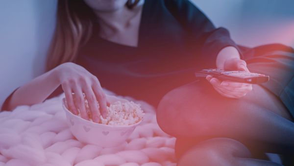 Woman watching tv - Sputnik International