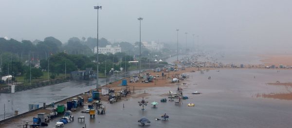 A deserted Marina beach is seen during rains before Cyclone Nivar's landfall, in Chennai, India, November 25, 2020 A deserted Marina beach is seen during rains before Cyclone Nivar's landfall, in Chennai, India, November 25, 2020 - Sputnik International
