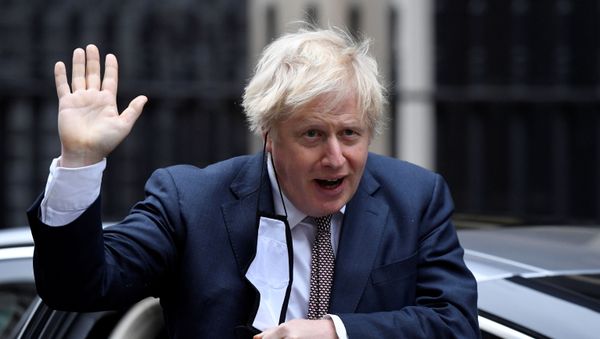 Britain's Prime Minister Boris Johnson seen in public for the first time since his self-isolation ended, arrives at Downing Street during the coronavirus disease (COVID-19) outbreak in London, Britain, November 26, 2020. Britain's Prime Minister Boris Johnson seen in public for the first time since his self-isolation ended, arrives at Downing Street during the coronavirus disease (COVID-19) outbreak in London, Britain, November 26, 2020. - Sputnik International