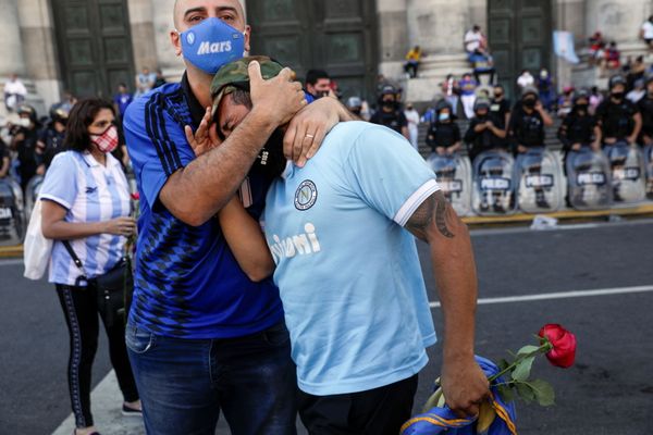 Funeral Worker in Argentina Gets Death Threats After Posting Selfie With Maradona's Body Funeral Worker in Argentina Gets Death Threats After Posting Selfie With Maradona's Body - Sputnik International