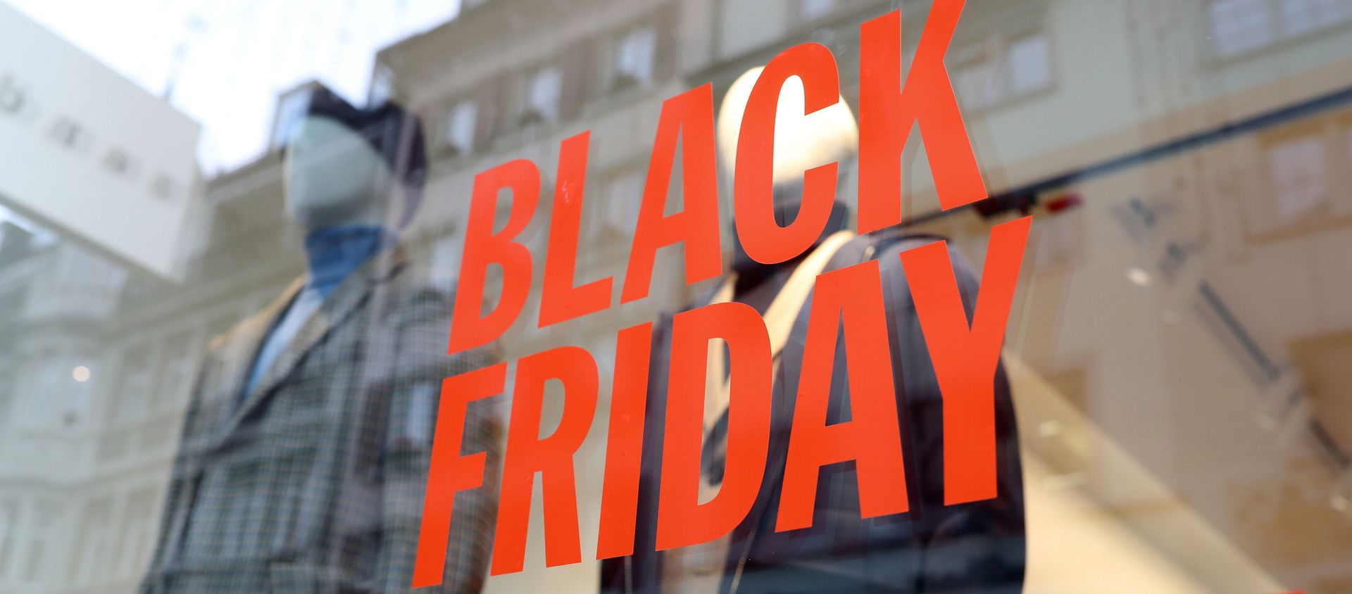 Special discount on Black Friday sales is offered at a fashion store, as the spread of the coronavirus disease (COVID-19) continues, in Zurich, Switzerland November 27, 2020. REUTERS/Arnd Wiegmann Special discount on Black Friday sales is offered at a fashion store, as the spread of the coronavirus disease (COVID-19) continues, in Zurich, Switzerland November 27, 2020. REUTERS/Arnd Wiegmann - Sputnik International, 1920, 27.11.2020