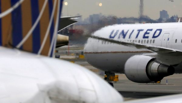 A United Airlines passenger jet taxis at Newark Liberty International Airport, New Jersey, U.S. December 6, 2019. - Sputnik International