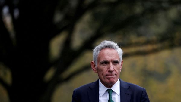 White House pandemic adviser Scott Atlas reacts as he leaves after a television interview at the White House in Washington, U.S., October 12, 2020. - Sputnik International