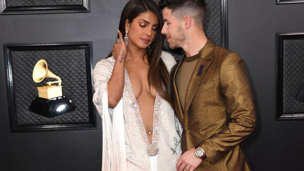 Indian actress Priyanka Chopra (L) and US singer-songwriter Nick Jonas  arrive for the 62nd Annual Grammy Awards on January 26, 2020, in Los Angeles - Sputnik International