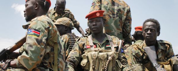 In this photo taken Sunday, Oct. 16, 2016, a group of South Sudanese government soldiers sit on the back of a pickup truck before visiting the scene of a recent battle in Malakal, South Sudan - Sputnik International