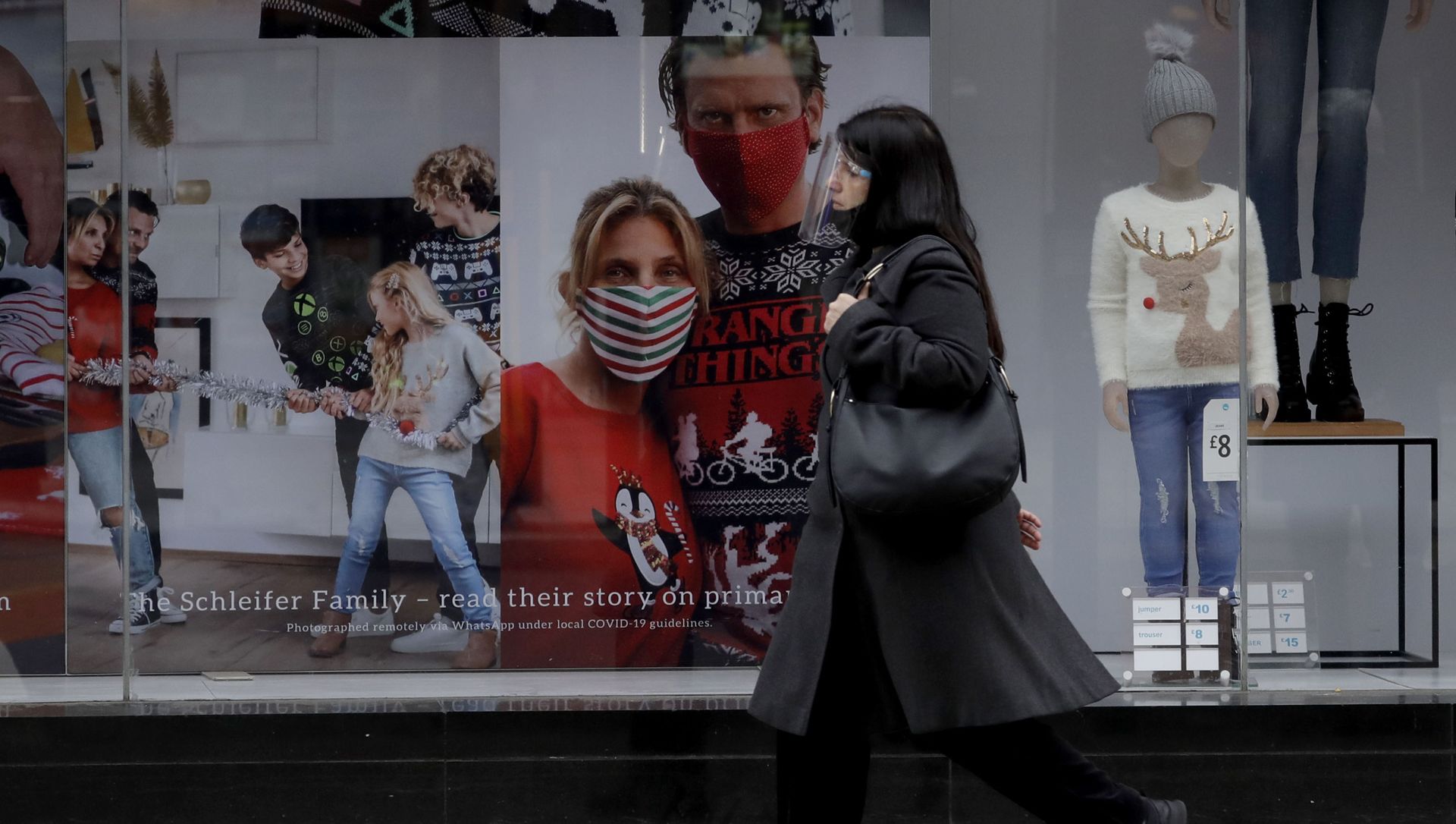 A woman wearing a face shield walks past the front window of the Primark clothing store on Oxford Street during England's second coronavirus lockdown, in London, Monday, Nov. 23, 2020 A woman wearing a face shield walks past the front window of the Primark clothing store on Oxford Street during England's second coronavirus lockdown, in London, Monday, Nov. 23, 2020 - Sputnik International, 1920, 16.02.2021