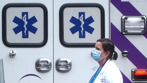 A health care professional walks past an ambulance during the coronavirus disease (COVID-19) pandemic in the Manhattan borough of New York City, New York, U.S., November 13, 2020 A health care professional walks past an ambulance during the coronavirus disease (COVID-19) pandemic in the Manhattan borough of New York City, New York, U.S., November 13, 2020 - Sputnik International