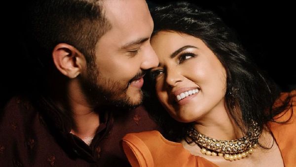 Aditya Narayan and Shweta Agarwal - Sputnik International