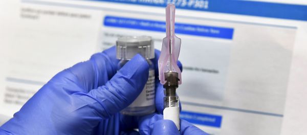 In this Aug. 14, 2020, file photo, laboratory technicians work at the mAbxience biopharmaceutical company on an experimental coronavirus vaccine developed by Oxford University and the laboratory AstraZeneca in Garin, Argentina. - Sputnik International