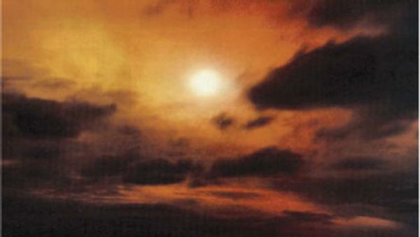 A photo of the US' Starfish Prime nuclear test from Honolulu, Hawaii, July 9, 1962. The high-altitude blast, 250 miles up, shattered streetlights 900 miles away in Hawaii and damaged six satellites in orbit. - Sputnik International
