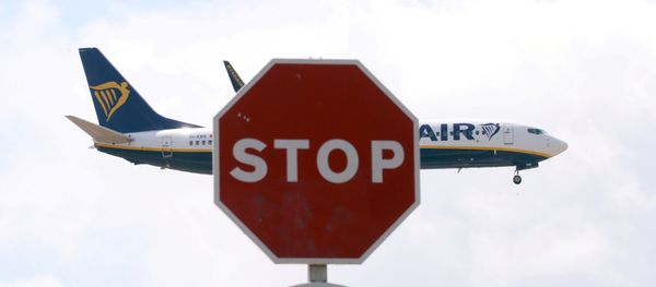 FILE PHOTO: A Ryanair Boeing 737 airplane passes a Stop sign as it lands at Barcelona-El Prat airport FILE PHOTO: A Ryanair Boeing 737 airplane passes a Stop sign as it lands at Barcelona-El Prat airport - Sputnik International