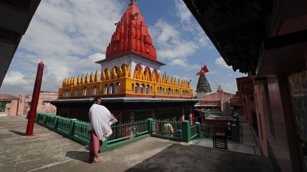 A sadhu stands outside Hanuman Garhi Mandir in Ayodhya, in the Indian state of Uttar Pradesh, Thursday, Aug. 6, 2020. Indian Prime Minister Narendra Modi broke ground Wednesday on a long-awaited temple of their most revered god, Ram, at the site of a demolished 16th century mosque in Ayodhya - Sputnik International
