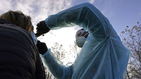 LPN Yeonis Jean Jacques administers a COVID-19 test to a woman, Thursday, Dec. 3, 2020, in Lawrence, Mass. - Sputnik International