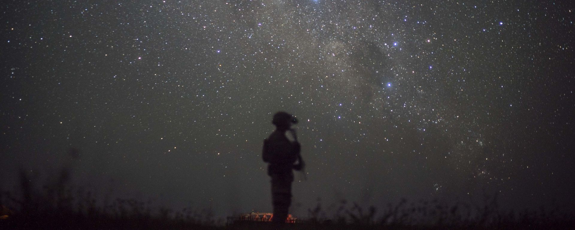 A U.S. Army soldier assigned to Site Security Team Task Force Guardian, 1st Battalion, 186th Infantry Brigade Combat Team, provides security for a C-130J Super Hercules from the 75th Expeditionary Airlift Squadron (EAS) at an unidentified location in Somalia Wednesday, June 10, 2020. No country has been involved in Somalia's future as much as the United States but now the Trump administration is thinking of withdrawing the several hundred U.S. military troops from the nation at what some experts call the worst possible time.  - Sputnik International, 1920, 22.09.2023