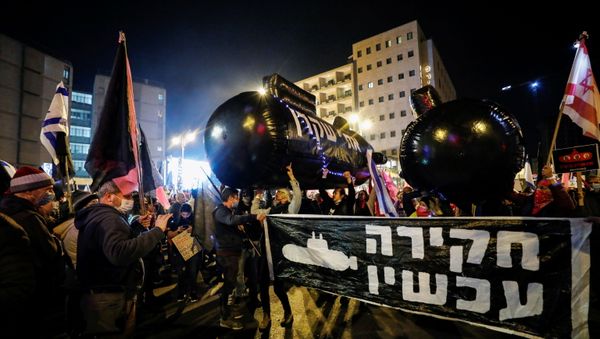 Demonstrators hold up inflatable submarines, flags and signs during a protest against Israeli Prime Minister Benjamin Netanyahu's alleged corruption and his handling of the coronavirus disease (COVID-19) crisis, near Netanyahu's official residence in Jerusalem, December 5, 2020.  - Sputnik International