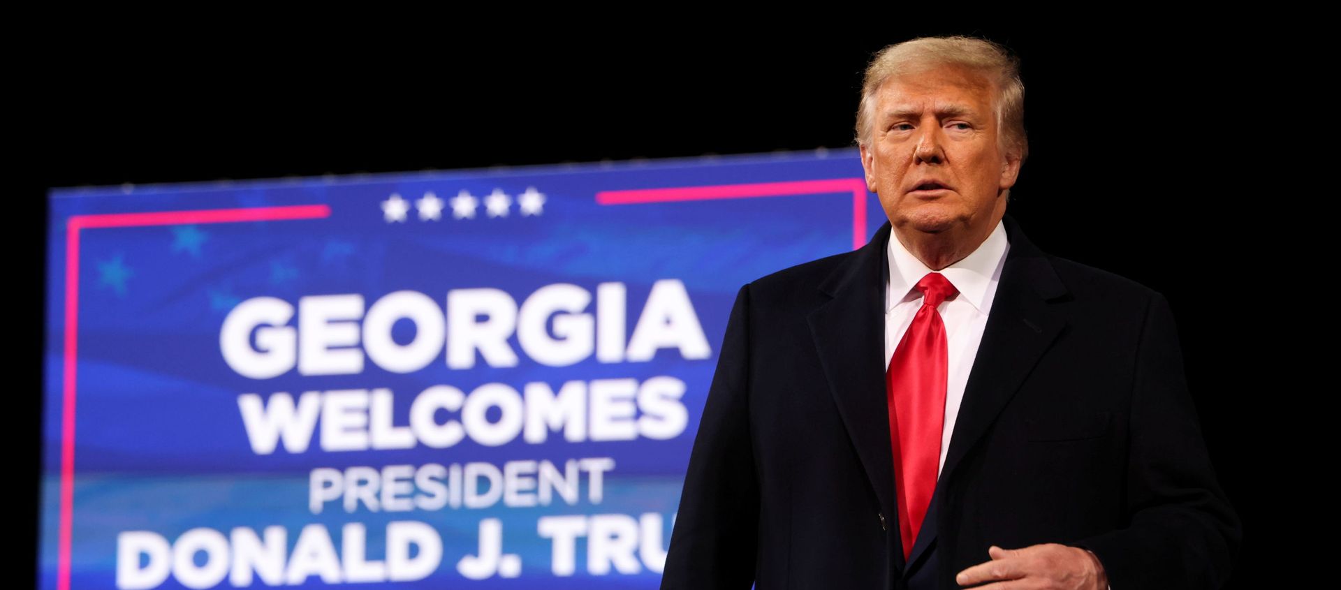 U.S. President Donald Trump attends a campaign rally for Republican U.S. senators David Perdue and Kelly Loeffler, ahead of their January runoff elections to determine control of the U.S. Senate, in Valdosta, Georgia, U.S., December 5, 2020. U.S. President Donald Trump attends a campaign rally for Republican U.S. senators David Perdue and Kelly Loeffler, ahead of their January runoff elections to determine control of the U.S. Senate, in Valdosta, Georgia, U.S., December 5, 2020. - Sputnik International, 1920, 13.12.2020