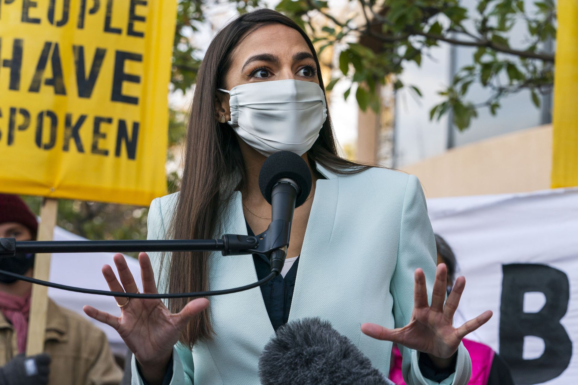 'Where Are You?': GOP Senator Graham Blasts AOC for Not Visiting Southern Border Amid Migrant Influx - Sputnik International, 1920, 25.03.2021