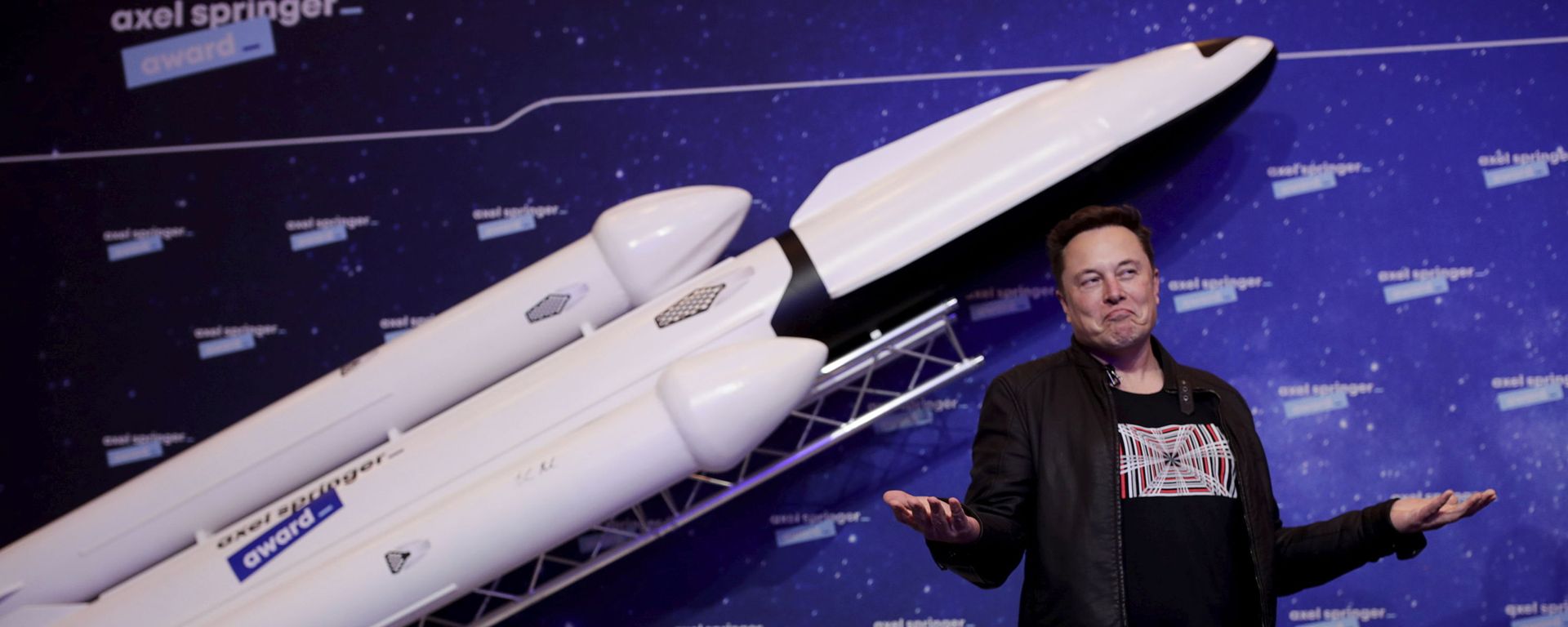 SpaceX owner and Tesla CEO Elon Musk arrives on the red carpet for the Axel Springer media award, in Berlin, Germany, Tuesday, Dec. 1, 2020 SpaceX owner and Tesla CEO Elon Musk arrives on the red carpet for the Axel Springer media award, in Berlin, Germany, Tuesday, Dec. 1, 2020 - Sputnik International, 1920, 20.12.2021