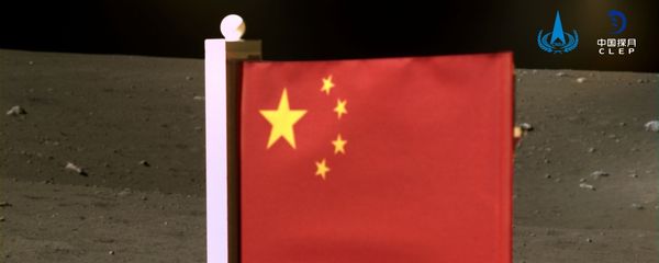 China's national flag is seen unfurled from the Chang'e-5 spacecraft on the moon, in this handout image provided by China National Space Administration (CNSA) December 4, 2020.  - Sputnik International