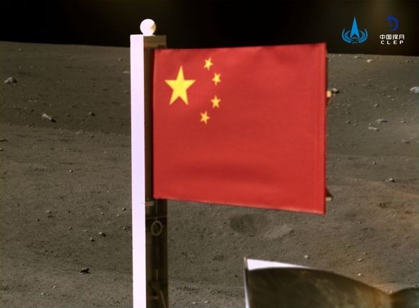 China's national flag is seen unfurled from the Chang'e-5 spacecraft on the moon, in this handout image provided by China National Space Administration (CNSA) 4 December 2020. China's national flag is seen unfurled from the Chang'e-5 spacecraft on the moon, in this handout image provided by China National Space Administration (CNSA) 4 December 2020. - Sputnik International