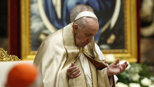 Pope Francis attends a consistory ceremony in which 13 bishops were elevated to cardinal's rank in St Peter’s Basilica at the Vatican, Saturday, 28 November 2020. - Sputnik International