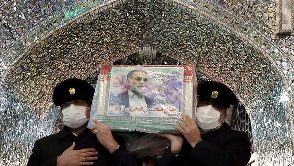 Servants of the holy shrine of Imam Reza carry the coffin of Iranian nuclear scientist Mohsen Fakhrizadeh, in Mashhad, Iran, 29 November 2020. Servants of the holy shrine of Imam Reza carry the coffin of Iranian nuclear scientist Mohsen Fakhrizadeh, in Mashhad, Iran, 29 November 2020. - Sputnik International
