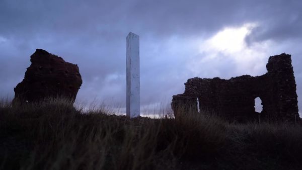 Spain: New metal monolith appears in the ruins of a church in Ayllon - Sputnik International