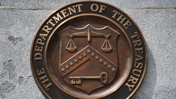 The seal of the Department of the Treasury is seen at the Treasury Department in Washington, DC on April 16, 2019.  - Sputnik International