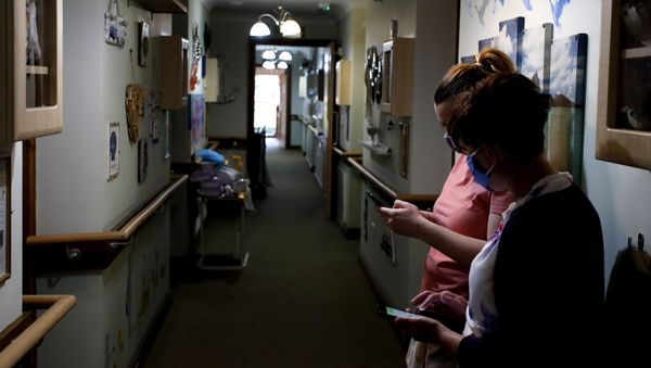 UK care home amid COVID-19 pandemic - Sputnik International