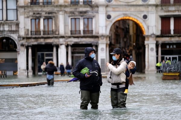People walk in flooded St. Mark's Square People walk in flooded St. Mark's Square - Sputnik International