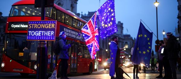 Anti-Brexit protesters demonstrate outside the Houses of Parliament in London, Britain December 9, 2020 - Sputnik International