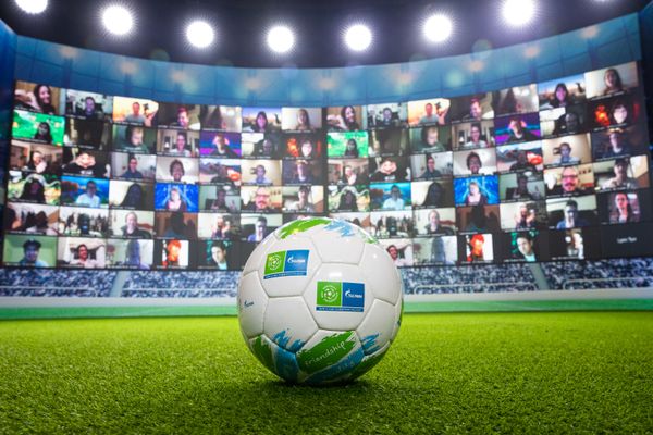 Gazprom's Football for Friendship Programme Sets New Guinness World Record Gazprom's Football for Friendship Programme Sets New Guinness World Record - Sputnik International