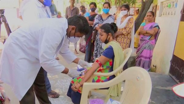 Healthcare personnel takes a blood sample from a patient during an examination, after hundreds of people were hospitalised due to an unknown illness in the southern state of Andhra Pradesh, in this still frame taken from video dated December 9, 2020 - Sputnik International
