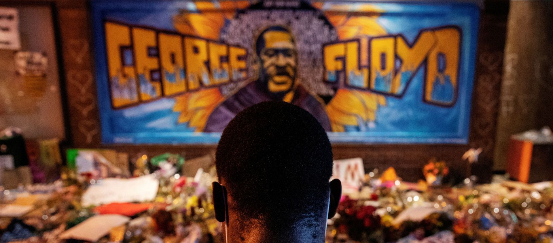 A man recites spoken word poetry at a makeshift memorial honoring George Floyd, at the spot where he was taken into custody, in Minneapolis, Minnesota, U.S., June 1, 2020 A man recites spoken word poetry at a makeshift memorial honoring George Floyd, at the spot where he was taken into custody, in Minneapolis, Minnesota, U.S., June 1, 2020 - Sputnik International, 1920, 10.12.2020