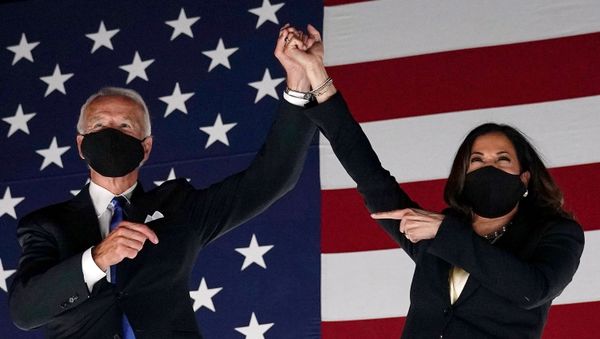 (FILES) In this file photo taken on August 20, 2020 Former vice-president and Democratic presidential nominee Joe Biden (L) and Senator from California and Democratic vice presidential nominee Kamala Harris greet supporters outside the Chase Center in Wilmington, Delaware, at the conclusion of the Democratic National Convention, held virtually amid the novel coronavirus pandemic.  - Sputnik International